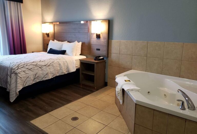 Hoteles románticos con jacuzzi en la habitación en San Antonio