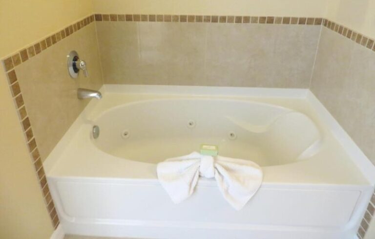 Hotels in Los Angeles with Hot Tub in Room 2