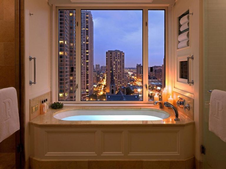 Hotels in Los Angeles with Hot Tub in Room 2